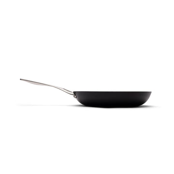 The Buccaneer Cast Iron Skillet - 24 cm / 9"
