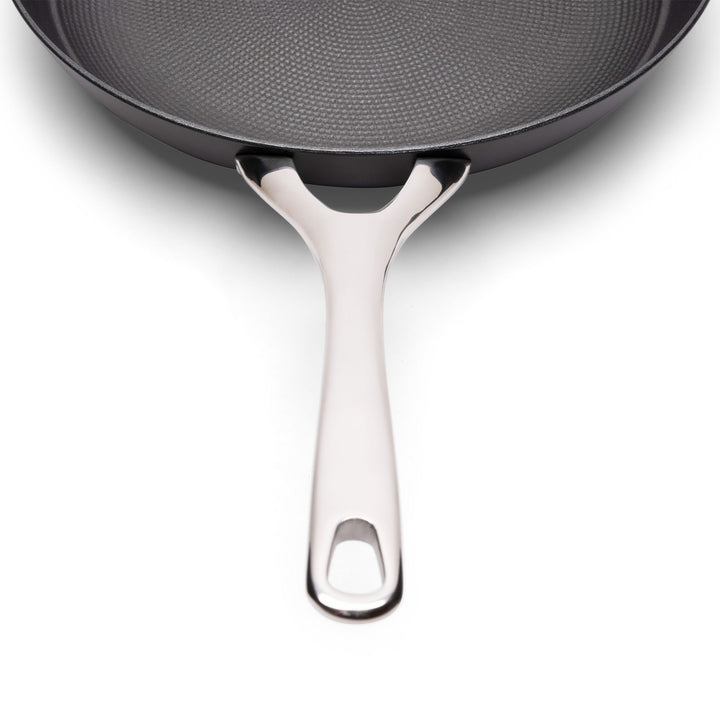 The Buccaneer Cast Iron Skillet - 28 cm / 11"