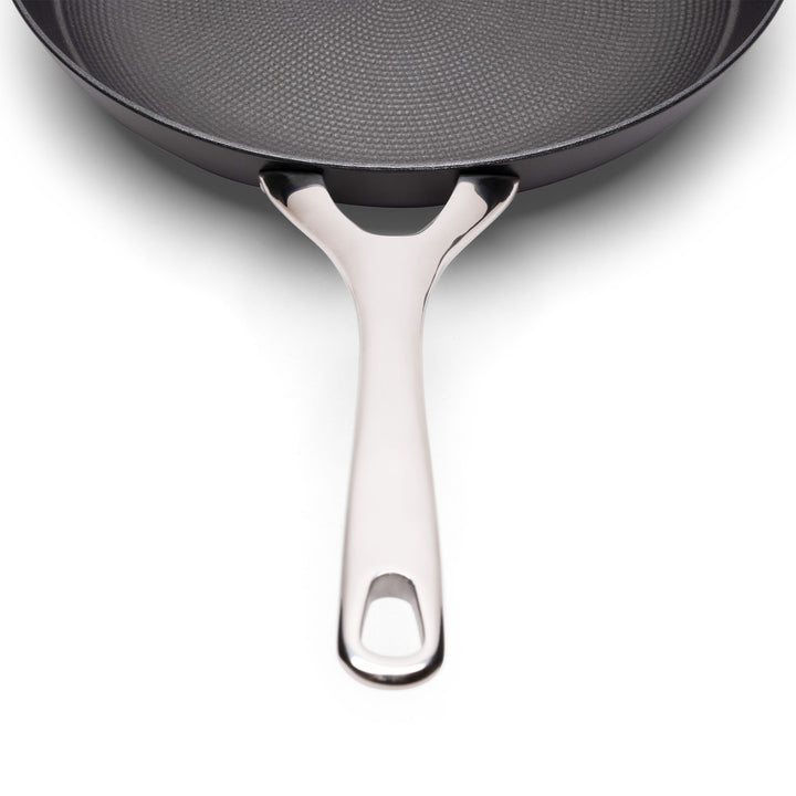 The Buccaneer Cast Iron Skillet - 24 cm / 9"