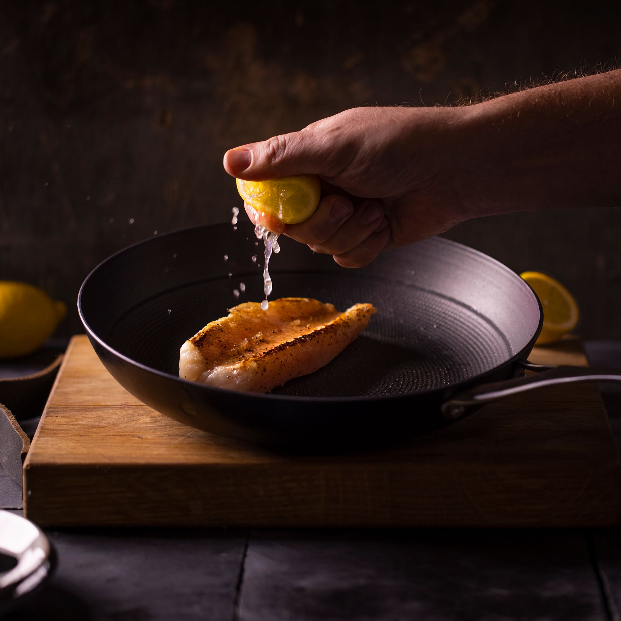 Poêle En Fonte 28cm Avec Couvercle - Compatible Induction, Gaz, Four - Sans Revêtement Chimique